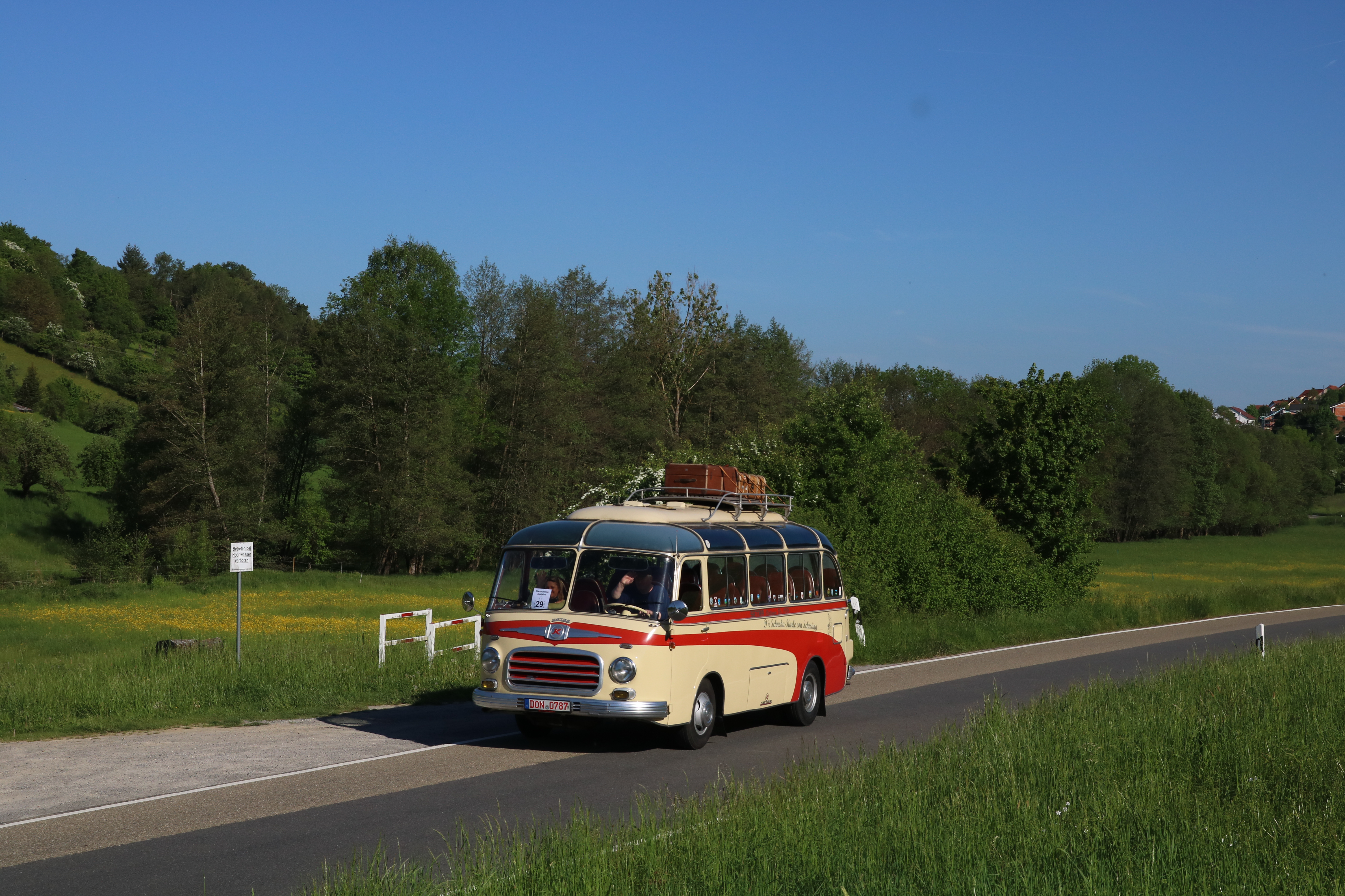 Fahrzeugseite DON-0787