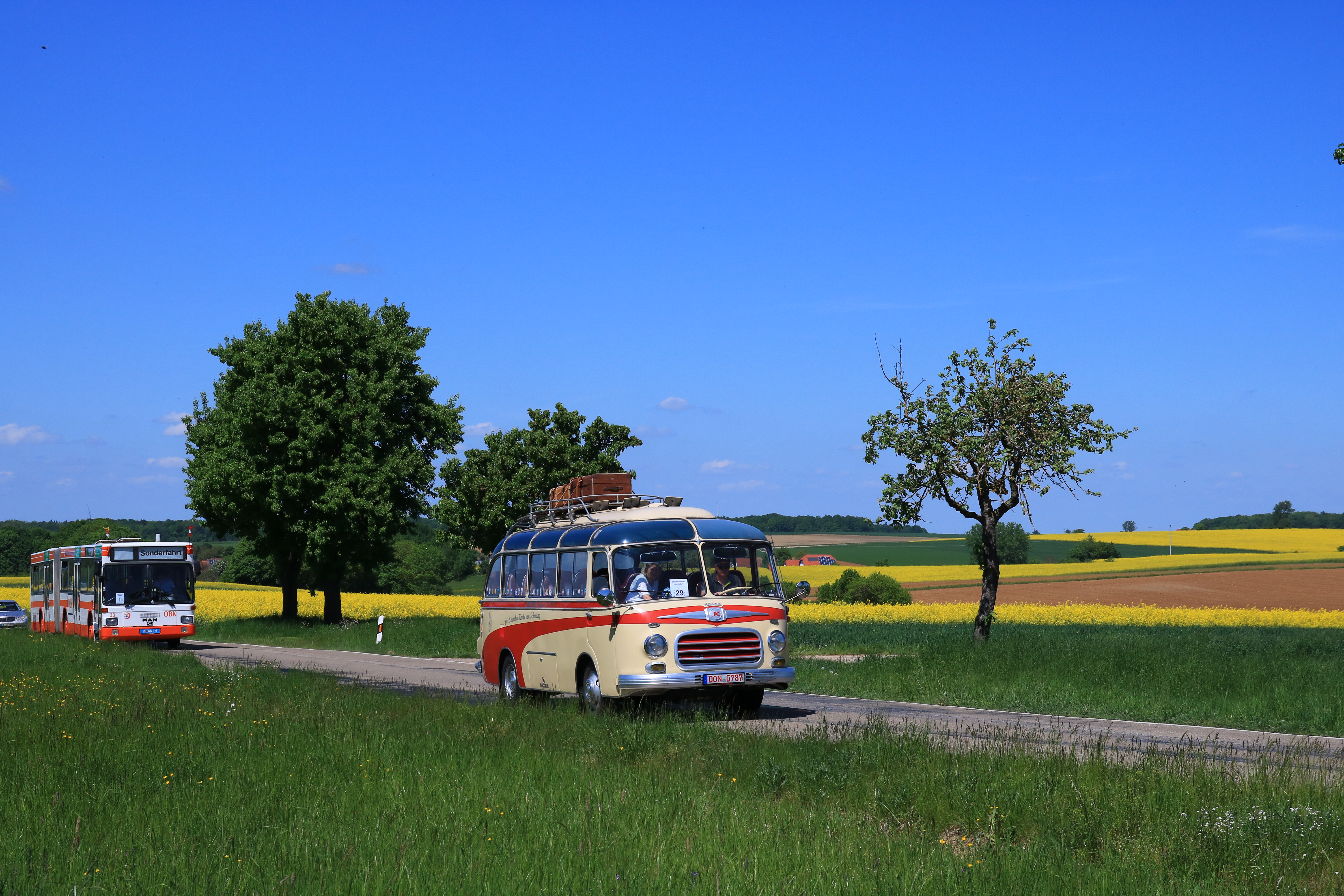 Fahrzeugseite DON-0787