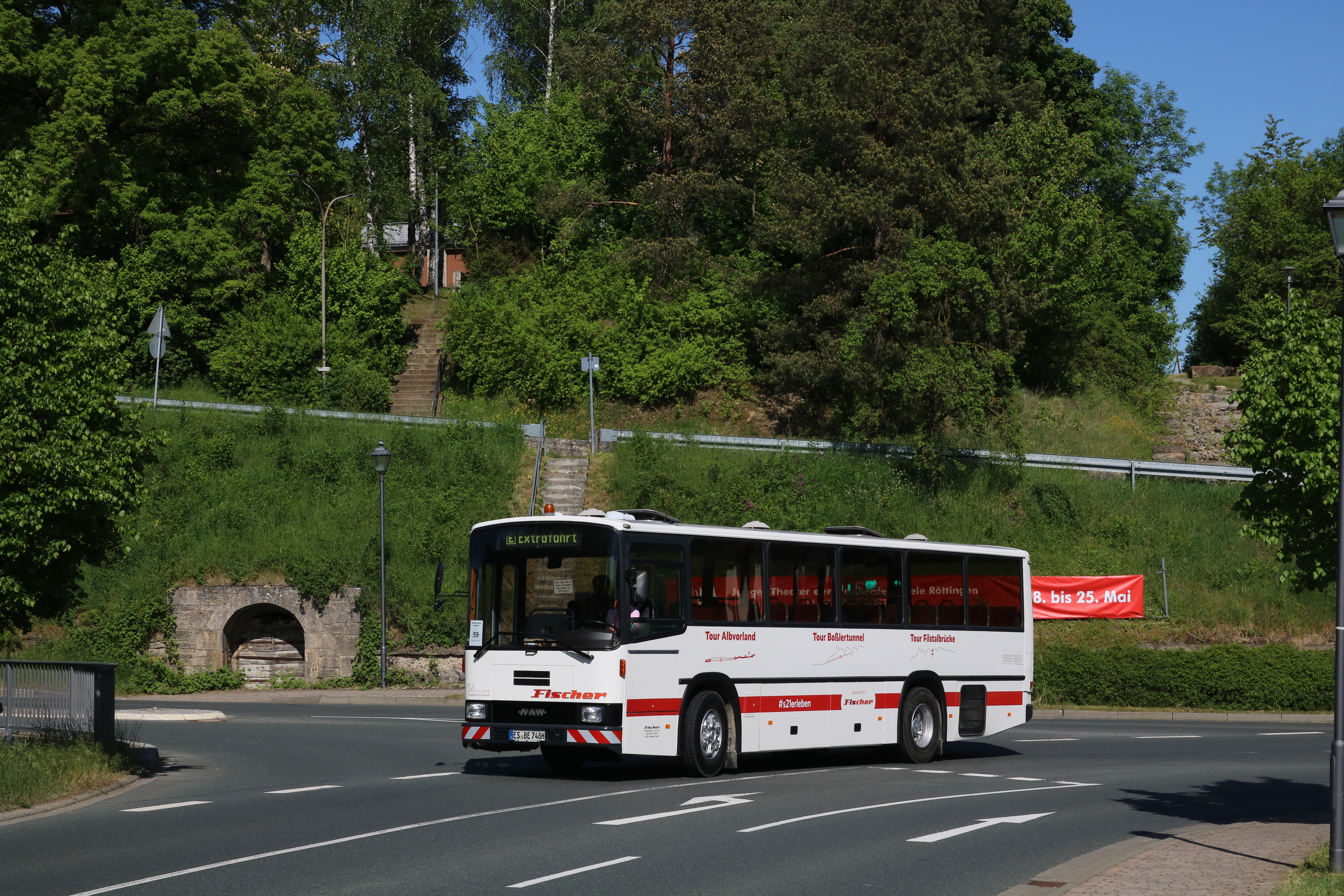 Fahrzeugseite ES-BE-748H